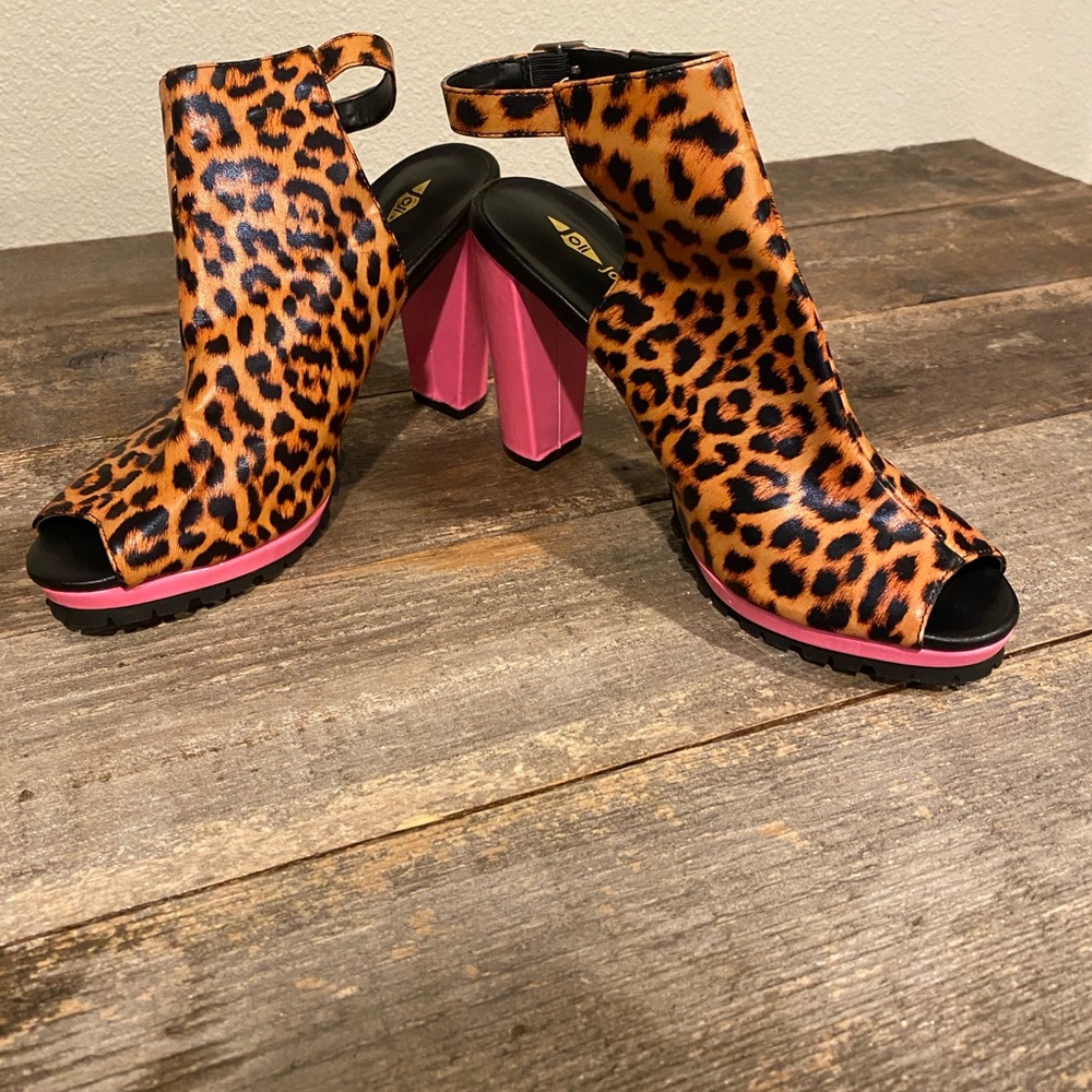 Jolimall Leopard Print Peep Toe Heels‎ with Pink Accents women’s size 10
